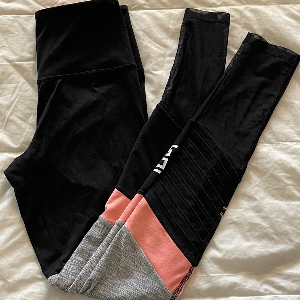 PINK Victoria’s Secret leggings💕